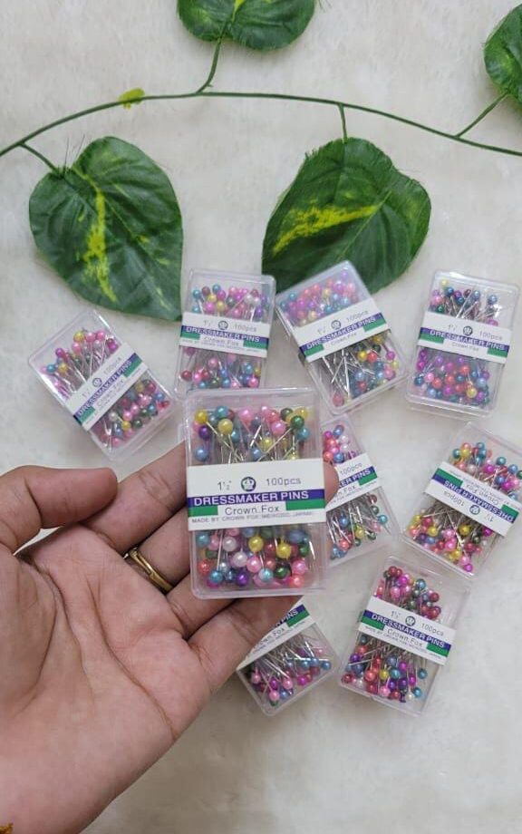 100 Dressmaker Pins Box