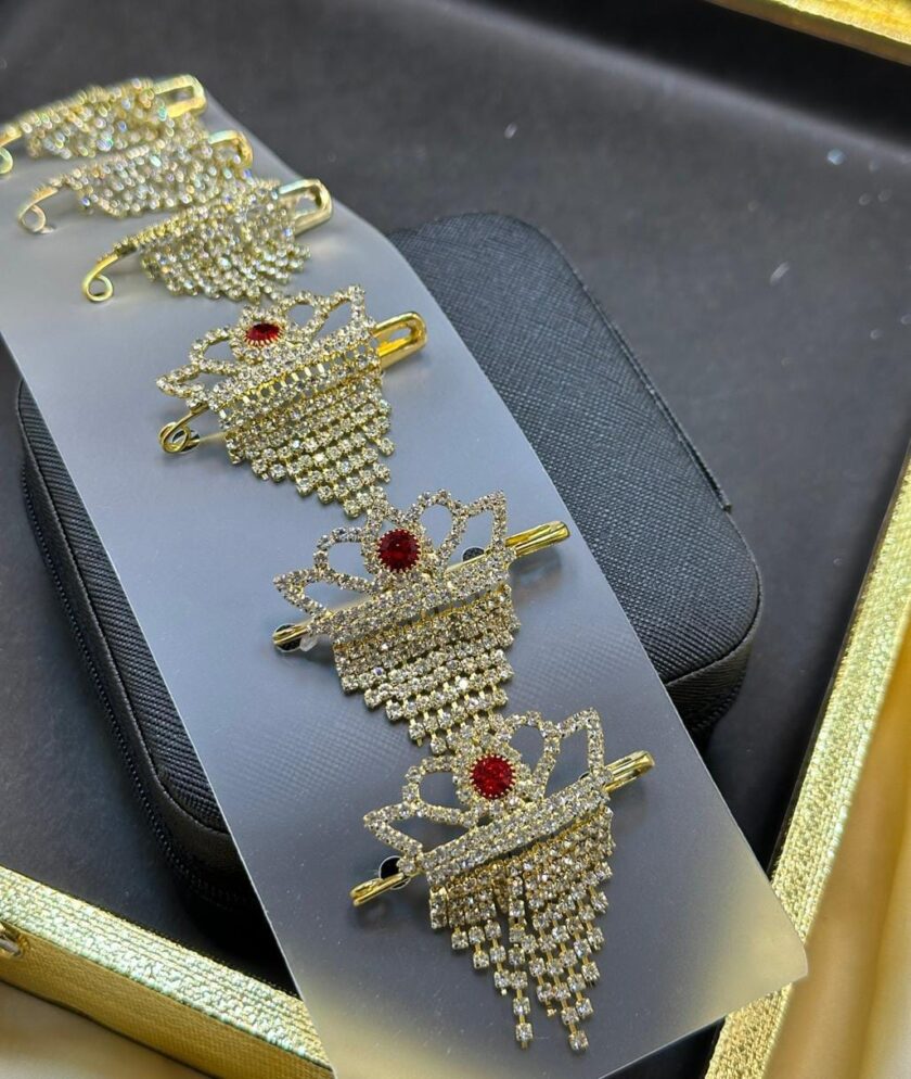 1 Queen Style Broach