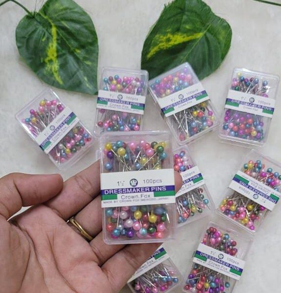 100 Dressmaker Pins Box